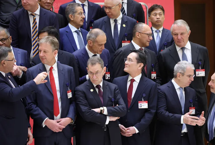 三星電子會長李在鎔（右二）在中國參加中國發展高層論壇。路透社