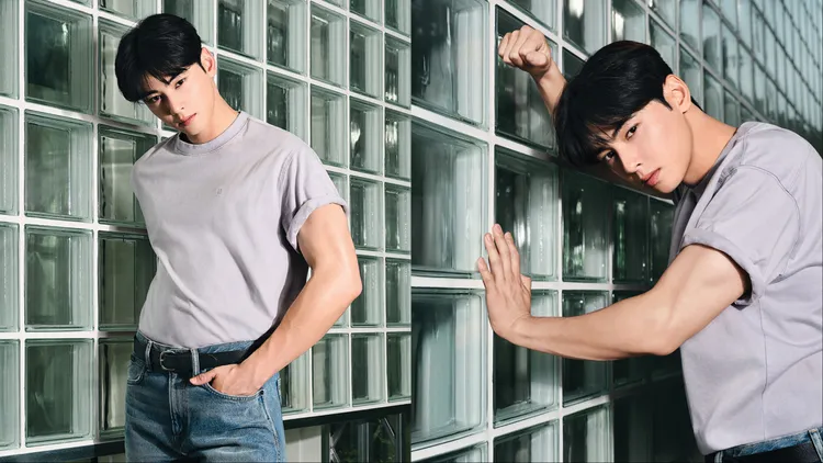 車銀優以簡約短袖T恤曬出精壯手臂肌肉。品牌提供