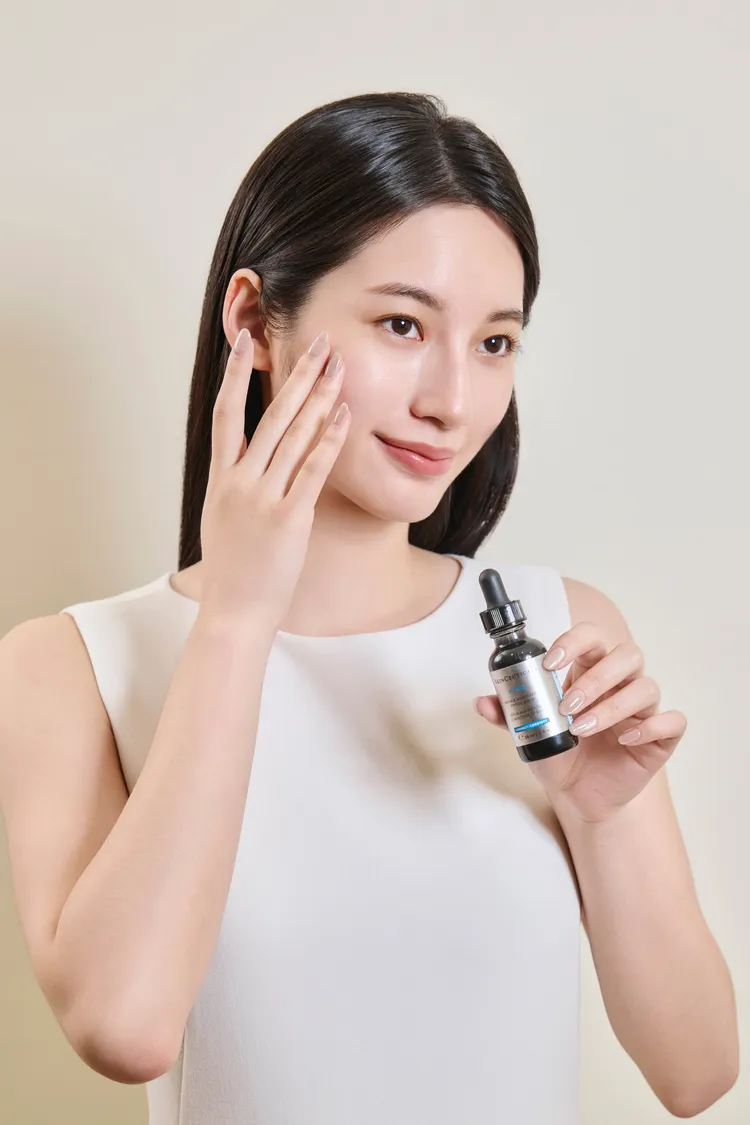 修麗可P-TIOX超胜肽抗皺極光精華，30ml／4990元。品牌提供