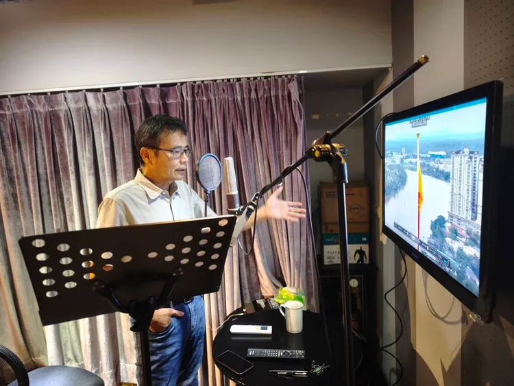 羅烈師副教授除擔任節目顧問，為《吉日良辰客家封》獻聲配音。客家電視台提供