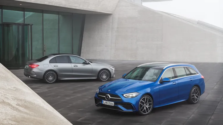 以年輕動感外型為主打的C-Class，亦維持標配AMG Line外觀套件。業者提供