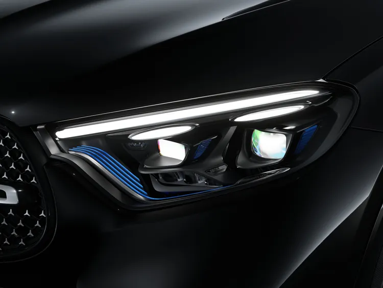 GLC及C-Class指定車型搭載DIGITAL LIGHT多光束智慧型數位頭燈。業者提供