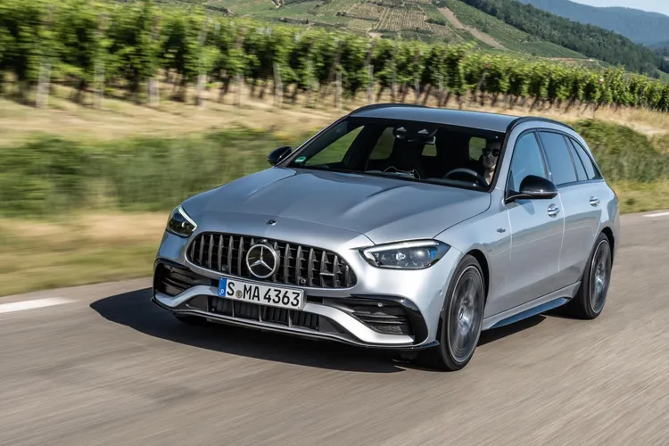 C 43 4MATIC Sedan/Estate在AMG Line外觀基礎上，新增AMG造型套件。業者提供