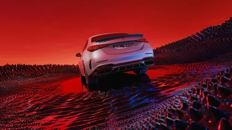 Mercedes-AMG C 63 S E PERFORMANCE新增 AMG 空力套件，包含 AMG 亮黑後擾流尾翼與相關部件。業者提供