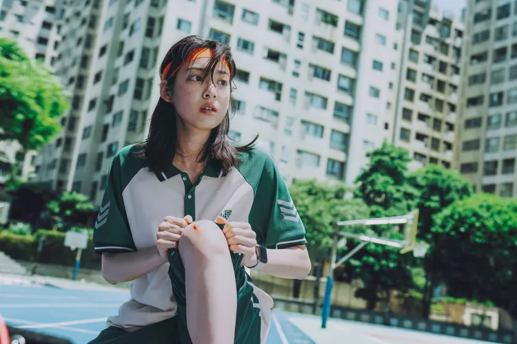 江齊則是飾演患有絕症的學霸班長葉梓潔。紅杉娛樂提供