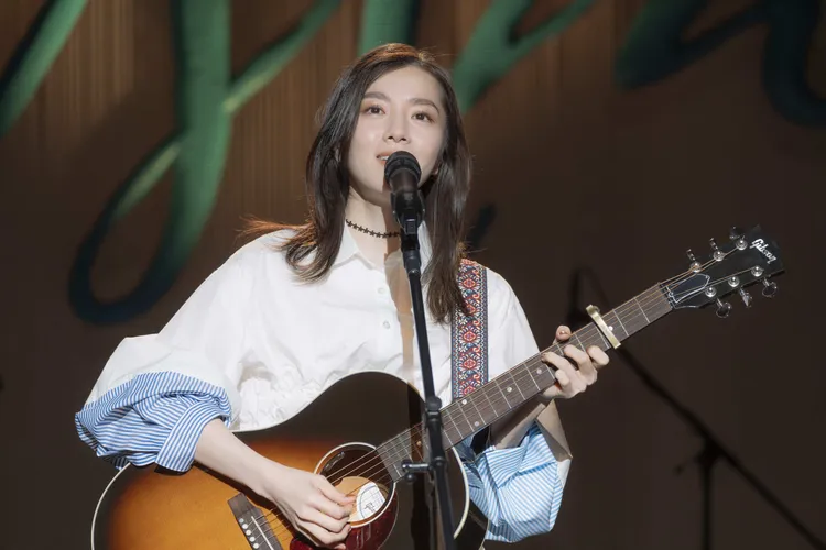 milet片中變身超級巨星。甲上娛樂提供