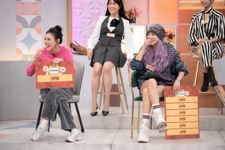 李妍瑾（右）向陳沂二度道歉。東森綜合提供