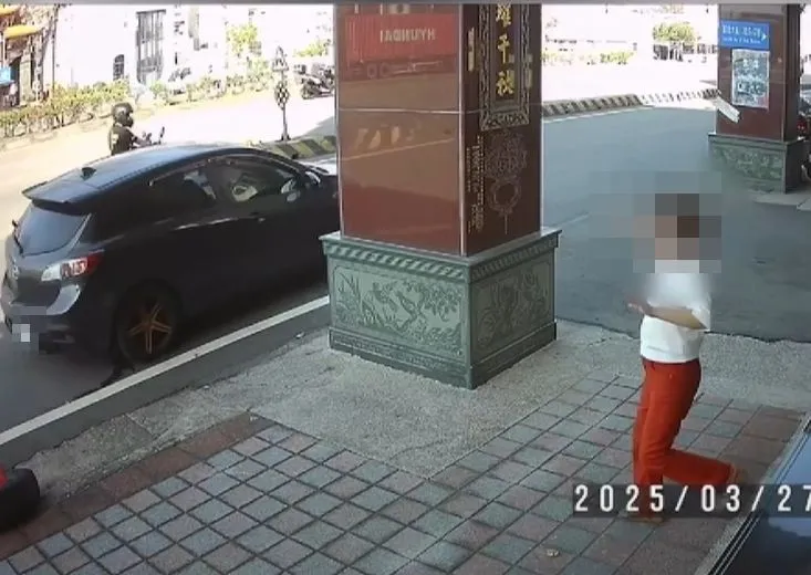 銀樓老闆娘追出去被歹徒撞傷。民眾提供