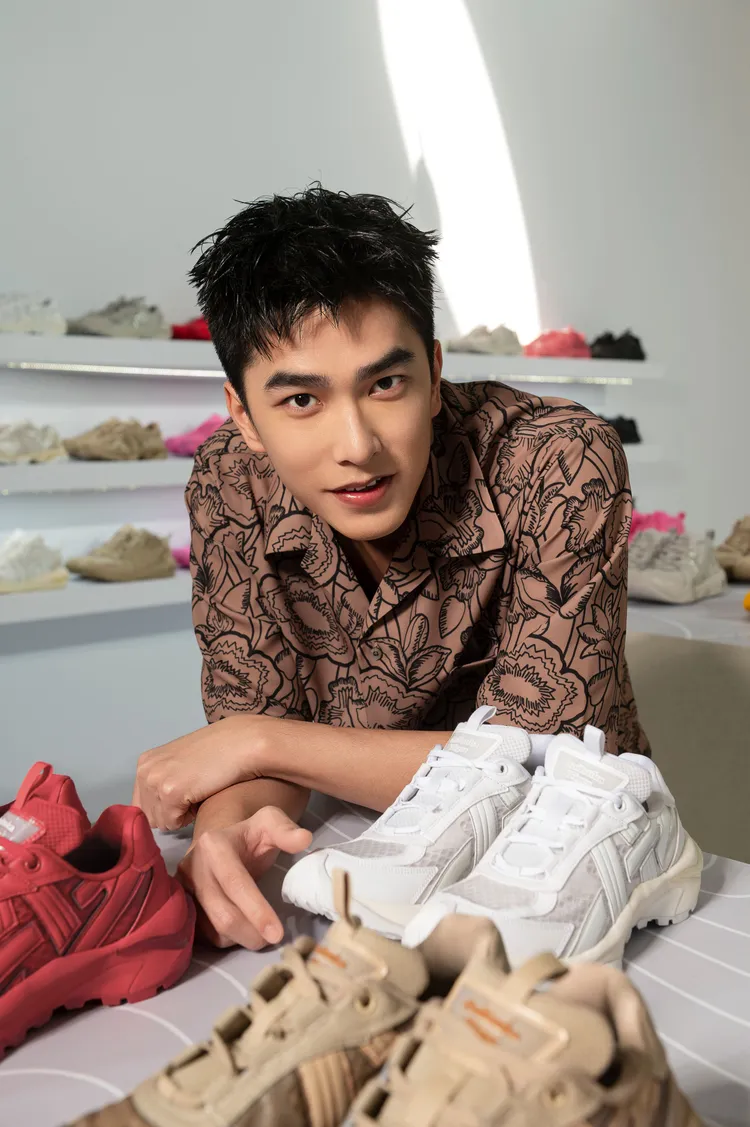 曾敬驊穿出戶外型男風格。品牌提供