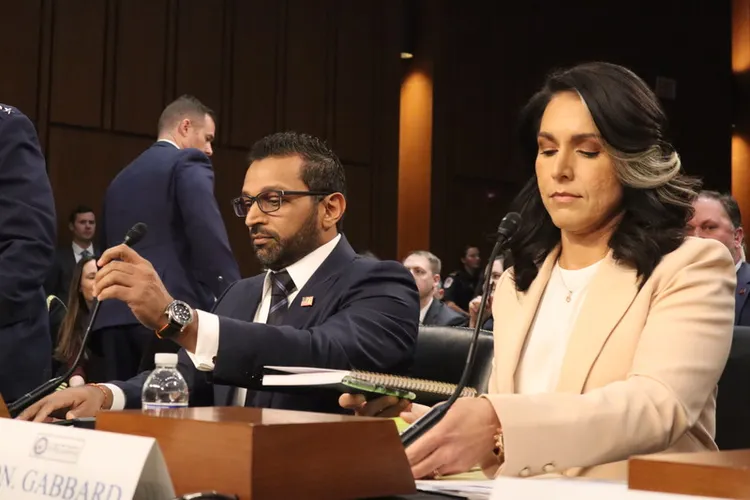 國家情報總監加巴德（右）及美國中央情報局（CIA）局長雷克里夫（左）都稱，群組的對話並未涉及任何機密內容。中央社