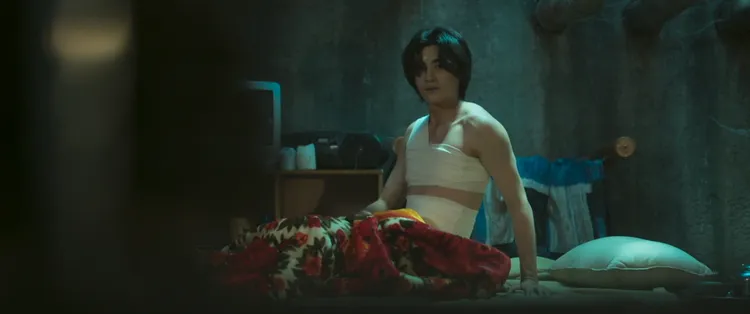 朴炯植第4集遭槍殺後被救活，卻失去記憶。翻攝Disney+