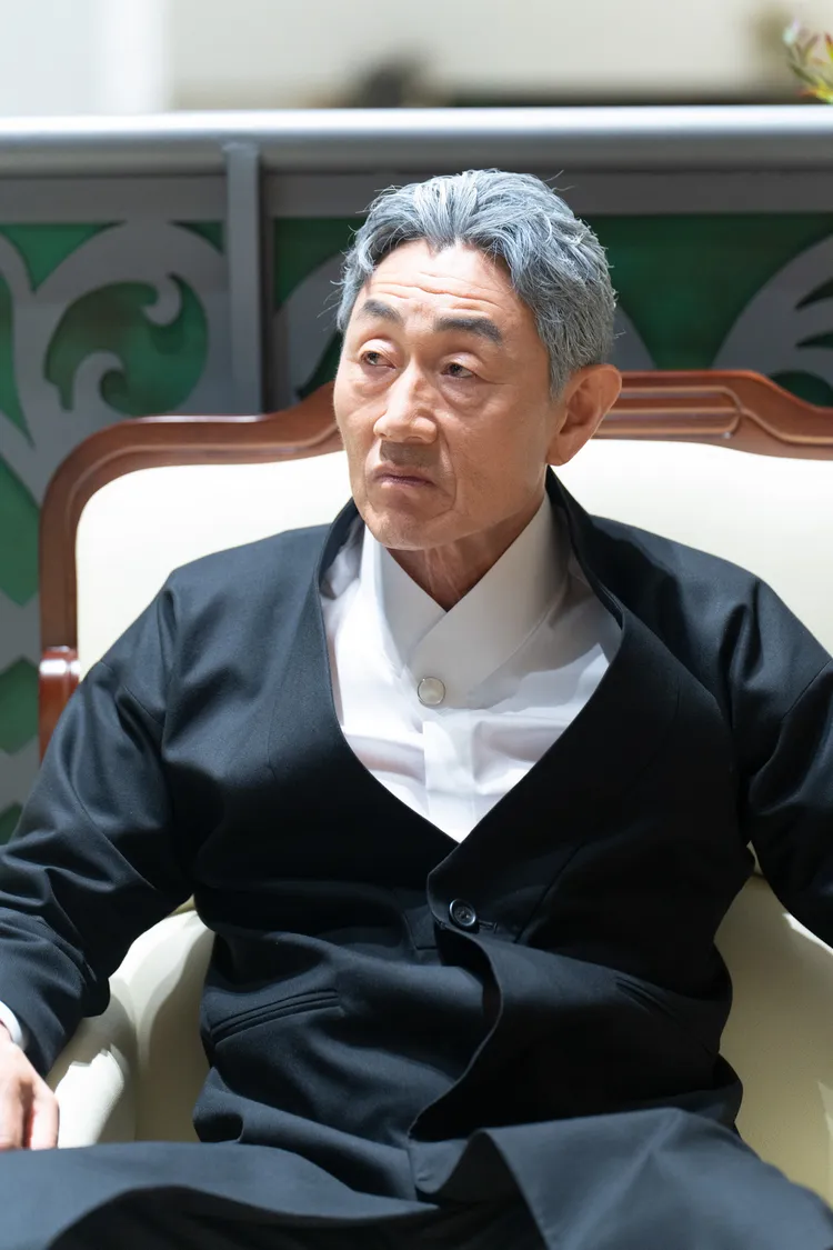 許峻豪飾演的「廉張先」是大反派。Disney+提供