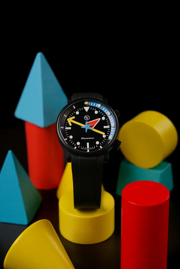 YEMA × Alain Silberstein聯名腕錶，40mm，黑色DLC五級鈦金屬錶殼，黑色錶盤，2條優質FKM橡膠錶帶（黑色與酒紅色），YEMA Manufacture Caliber CMM.20微型自動盤，動力儲存70小時，防水深度200米，全球限量500只，18萬8900元。品牌提供