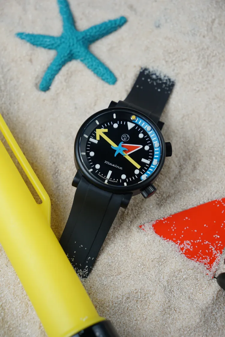 YEMA × Alain Silberstein聯名腕錶，40mm，黑色DLC五級鈦金屬錶殼，黑色錶盤，2條優質FKM橡膠錶帶（黑色與酒紅色），YEMA Manufacture Caliber CMM.20微型自動盤，動力儲存70小時，防水深度200米，全球限量500只，18萬8900元。品牌提供