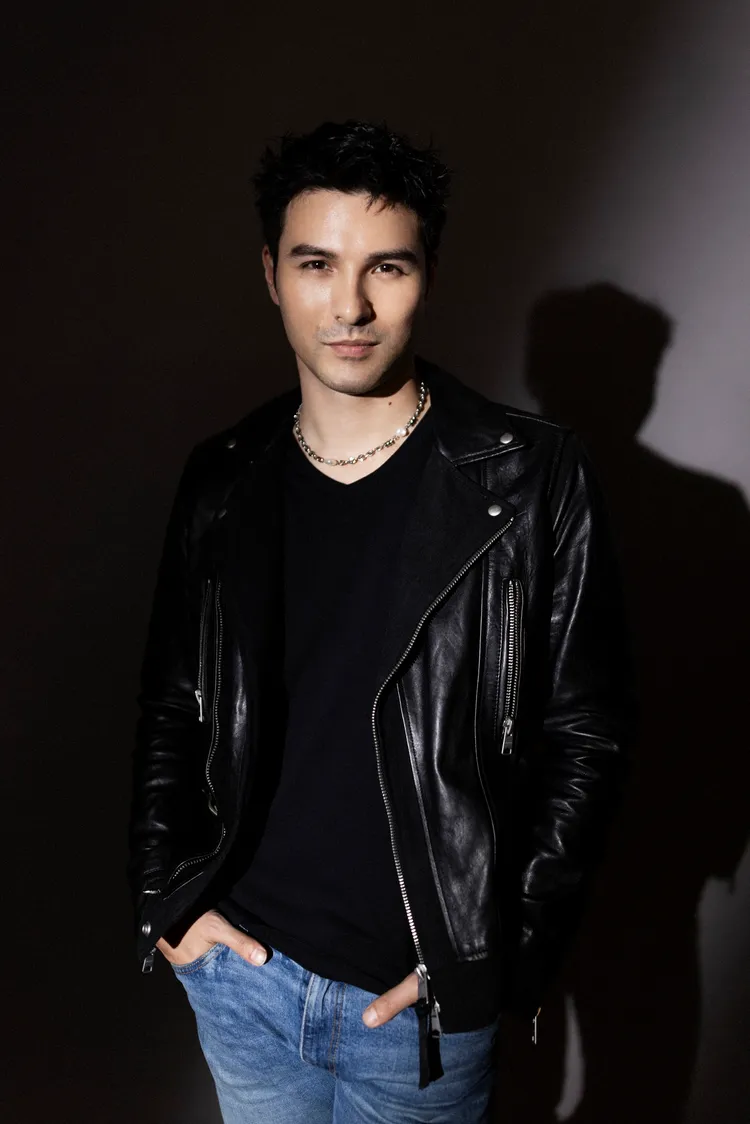 鳳小岳因火燒車與浪人祭結緣，將再登野人祭演出。圖／笨道策展有限公司提供