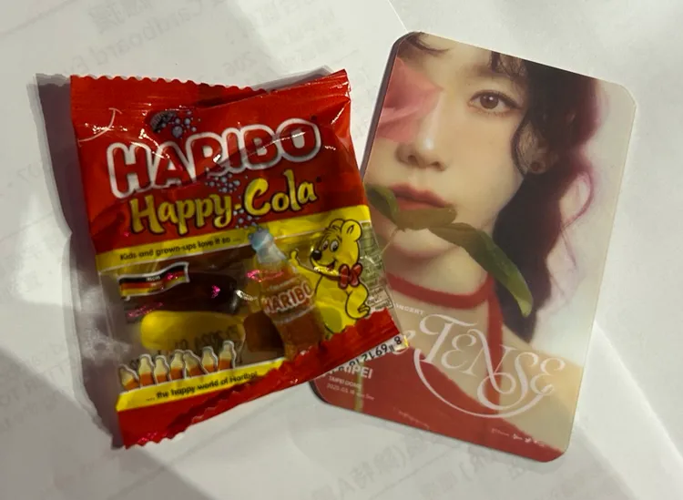 主辦單位準備太妍最愛的小熊軟糖和票卡送給全場粉絲。讀者提供