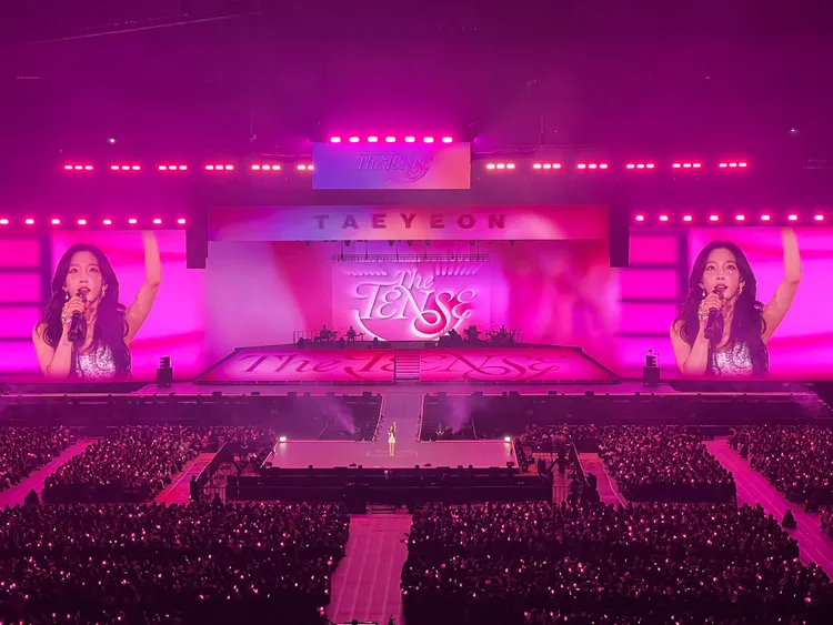 太妍舉起手跟3.5萬粉絲打招呼。讀者提供