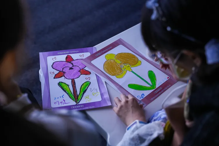 遊客可免費報名「蘭花畢卡索」體驗，自己手繪設計造型獨一無二的蘭花。田欣雲攝影