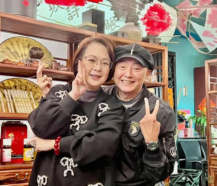 李國超（左）近期才和「姐姐」趙永馨敘舊。翻攝自李國超臉書