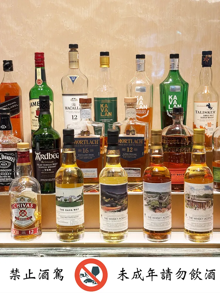 威士忌自選套組20款任選3款，每組1200元加一成。業者提供