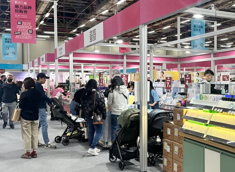 新光三越已於3月27日向市府提報「整體整建修復至可供使用計畫」，但內容不完整，復業尚無時間表。資料照片