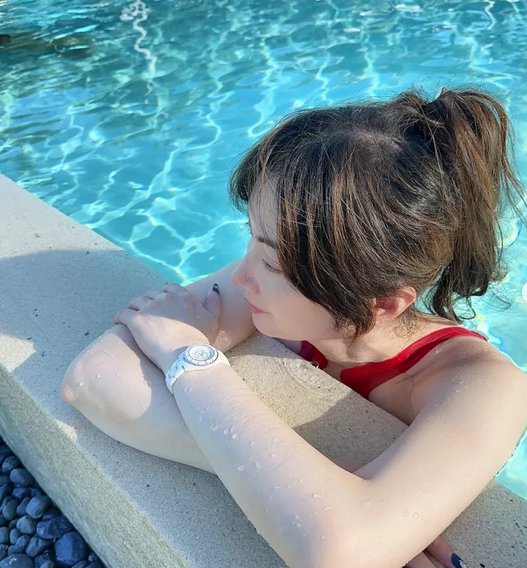 陳漢章趁度假大曬雪白肌。翻攝陳漢章IG