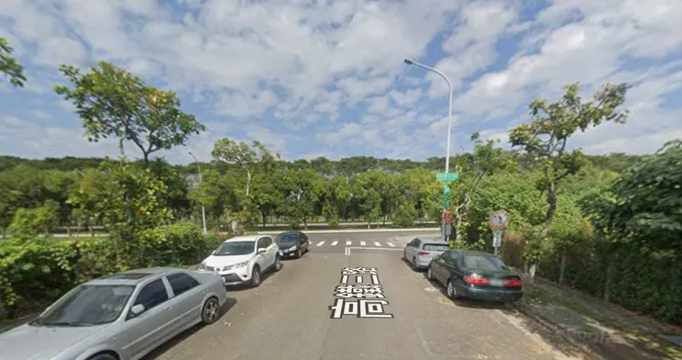 高鐵三路、六路隔著高鐵大道未打通，在地居民建議相關單位改善。取自google map