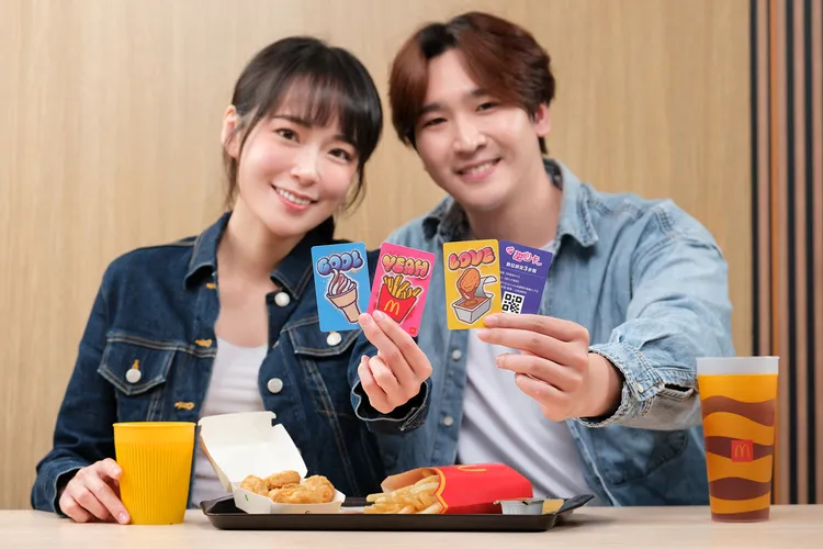 今年將首度推出「實體+數位雙享」甜心卡包。麥當勞提供
