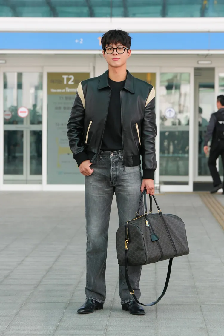 朴寶劍的機場時尚。品牌提供