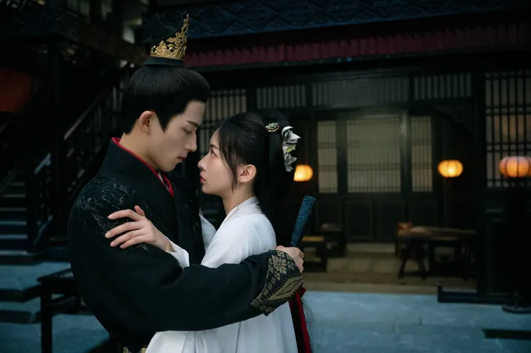 王星越（左）和吳謹言有感情戲。中視提供