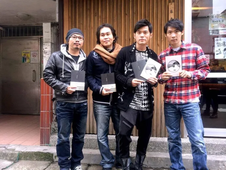 周杰倫（右2）與黃俊郎過去攜手打造不少經典歌曲。圖／摘自臉書