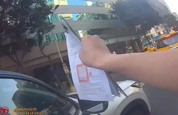 戚男見警方攔停，試圖衝撞警員逃逸。警方提供