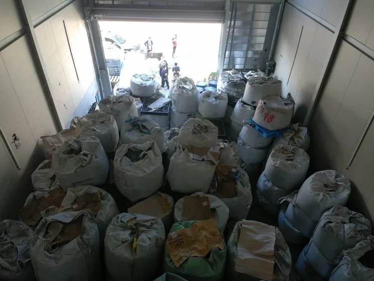 環保業者非法棄置有害事業廢棄物及一般事業廢棄物遭起訴，圖為路竹案地。橋檢提供