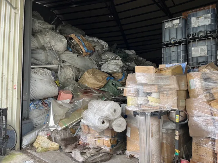 環保業者非法棄置有害事業廢棄物及一般事業廢棄物遭起訴，圖為仁武案地。橋檢提供