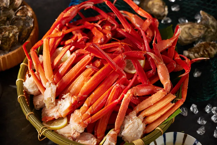 館內十二廚餐廳每年固定與同集團的寒舍艾美推出松葉腳吃到飽。台北喜來登提供