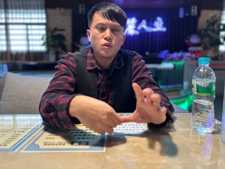 柯孟軒擔任國小與國中音樂老師已有5年時間，每一年都會固定幫畢業生創作畢業歌曲，他認為這是共同的回憶也是代表作，很有意義。曾佳俊攝