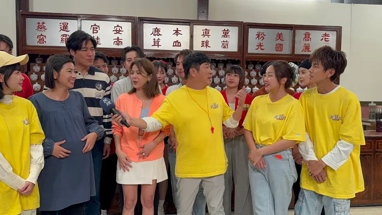 《綜藝大集合》突擊《好運來》攝影棚。民視提供
