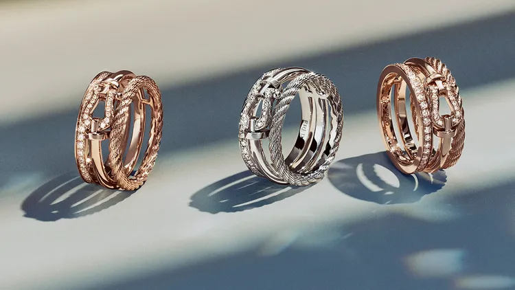 FRED全新「FORCE 10 RISE」系列戒指，玫瑰金、白金鑲嵌鑽石。品牌提供