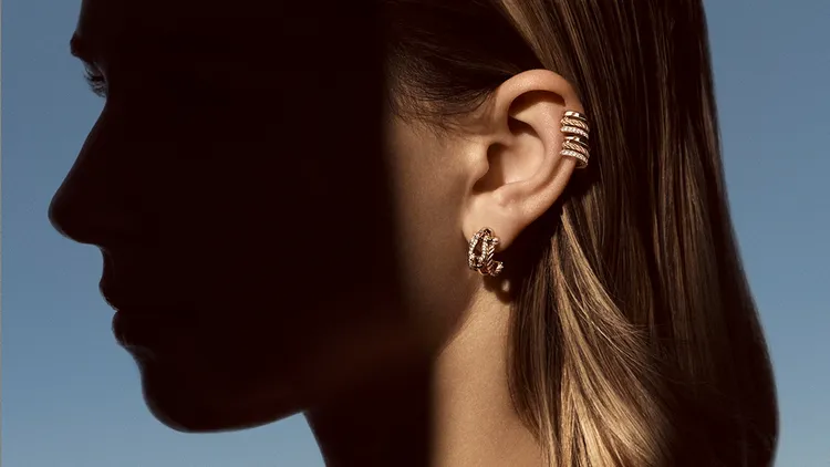 FRED全新「FORCE 10 RISE」系列耳環，玫瑰金、白金鑲嵌鑽石。品牌提供