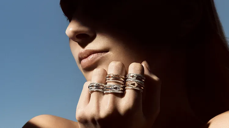 FRED「FORCE 10 RISE」系列戒指，玫瑰金、白金鑲嵌鑽石。品牌提供