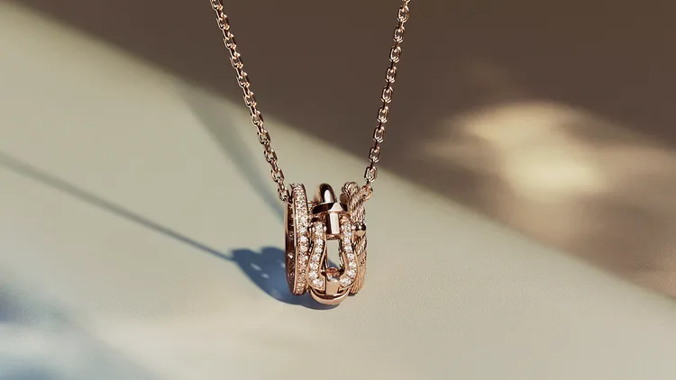 FRED全新「FORCE 10 RISE」系列項鍊，玫瑰金鑲嵌鑽石。品牌提供