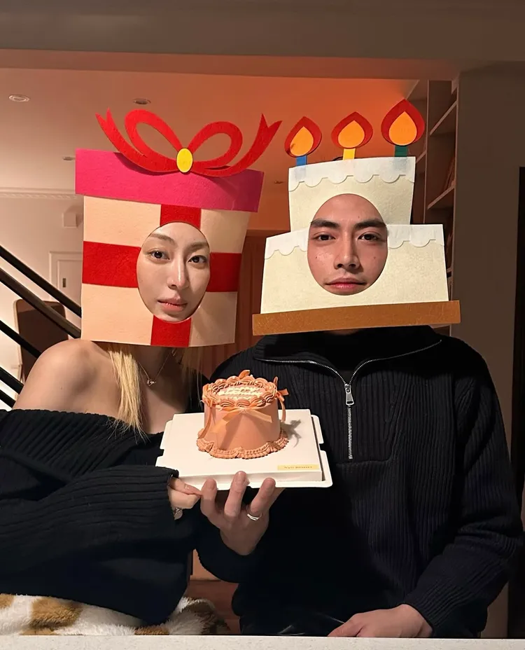 宋柏緯（右）幫女友的慶生照超萌。圖／翻攝IG