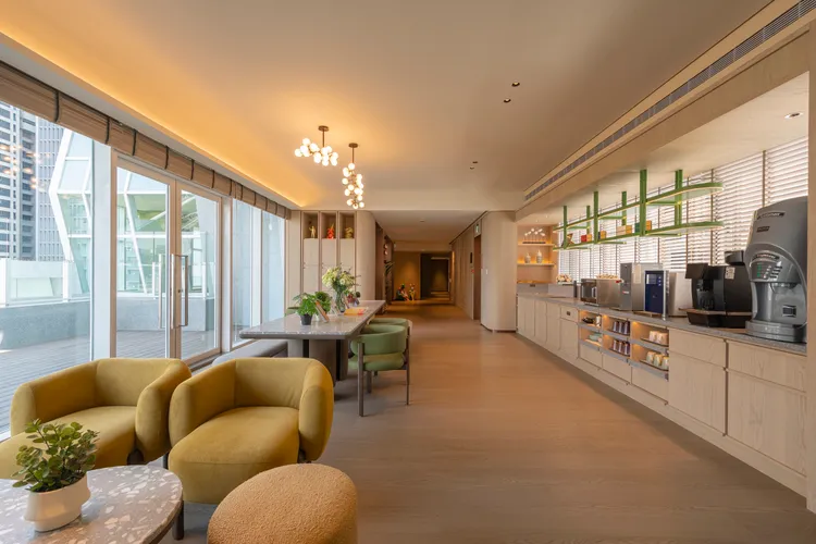 采寓「les amis」交誼廳。市府提供