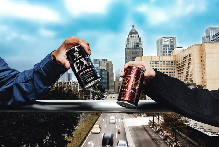 伯朗咖啡繼2022年推出EX雙倍濃烈咖啡廣受好評， 2025年再推出全新風味「無糖黑咖啡」，建議售價30元，即日起於全台各大通路陸續上架。業者提供