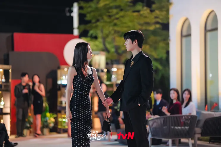 文佳煐在《那傢伙是黑炎龍》中也穿著Dolce&Gabbana服飾。品牌提供