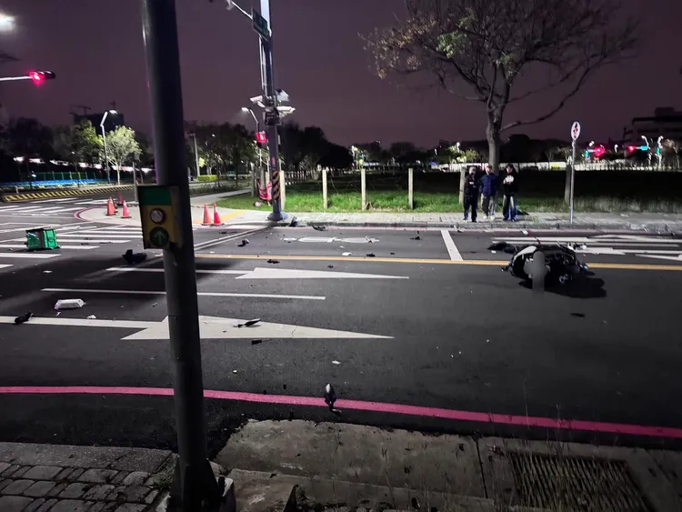 陳姓男大生被無照酒駕男撞死的案發現場。民眾提供