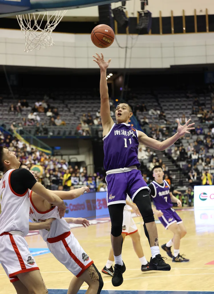 周佑承(右)。名衍行銷