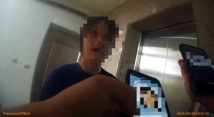 潘女假冒身分被抓包後，立刻掏出辣椒水襲警。翻攝照片