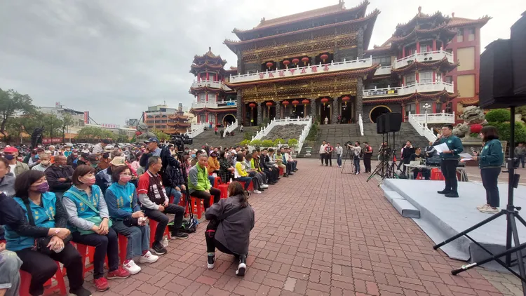 「挺台灣護未來」16日在高雄鳳山龍成宮舉辦。凃建豐攝