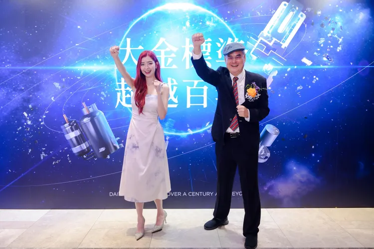 代言人蘇小軒(左)與蘇一仲會長(右)業者提供